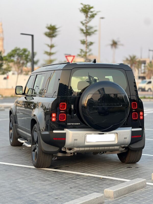 Land Rover Defender 2024