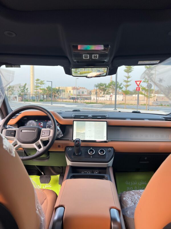 Land Rover Defender 2024